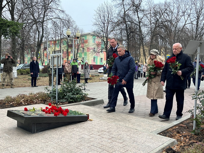 Имя твое неизвестно, подвиг твой бессмертен....