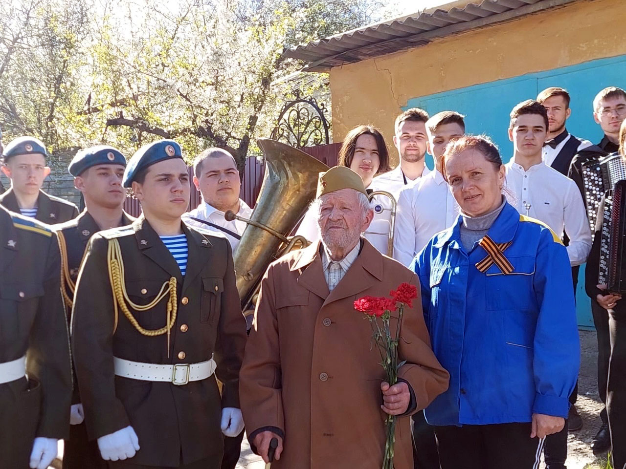 «Парад у дома ветерана».