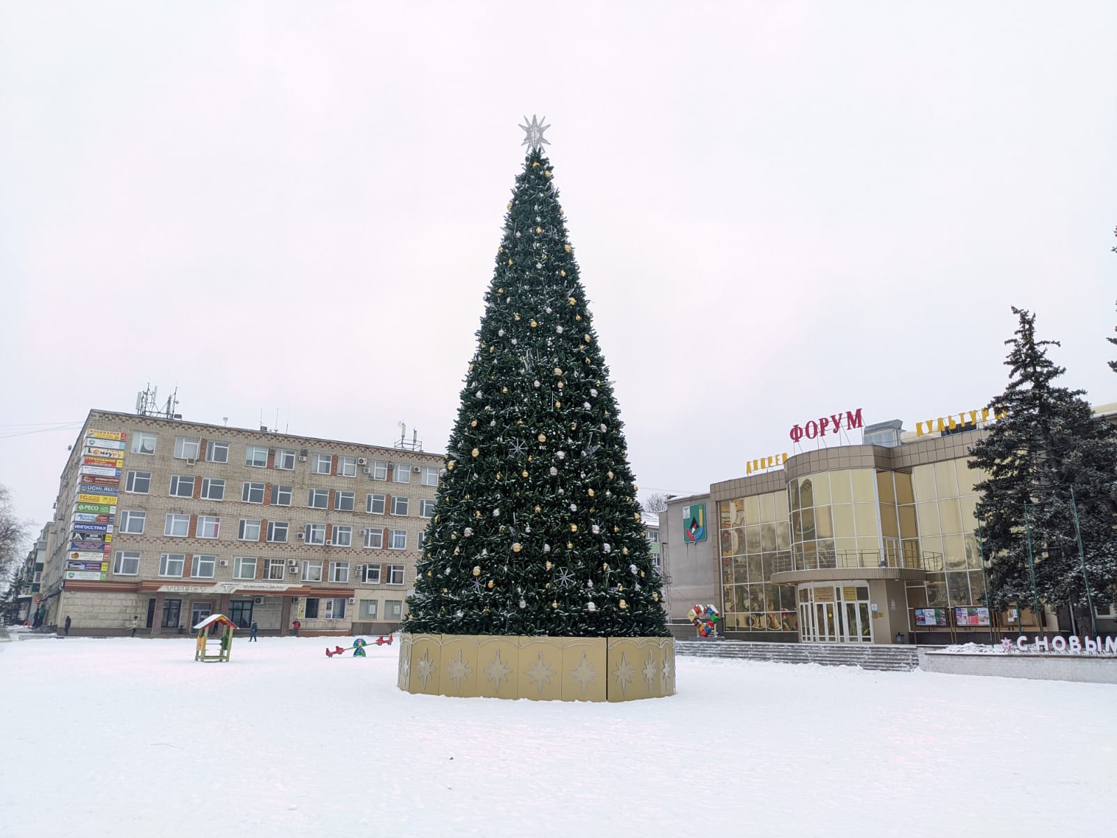 Ведётся подготовка к Новому году.