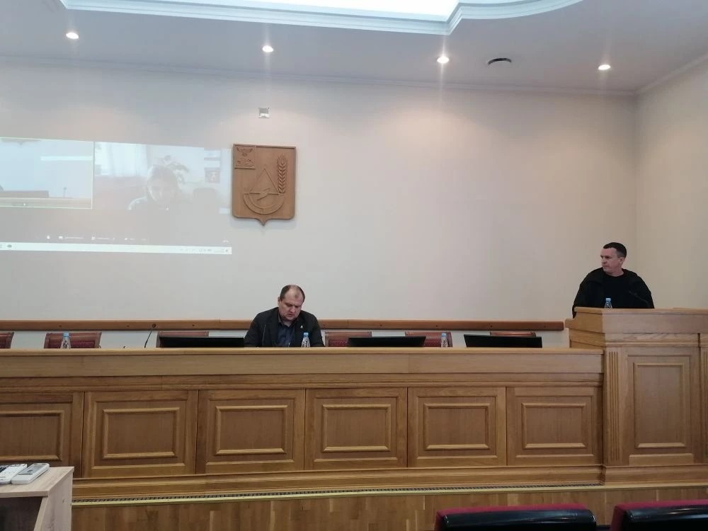 на фото участники заседания.